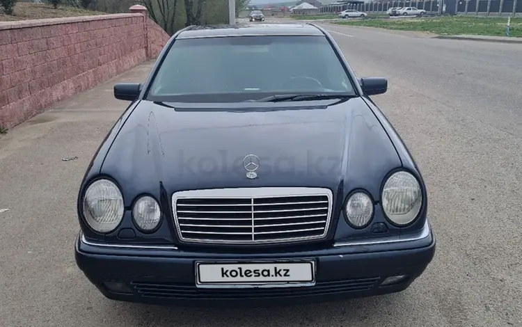 Mercedes-Benz E 230 1997 года за 1 850 000 тг. в Алматы