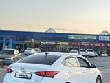 Hyundai Accent 2019 года за 7 100 000 тг. в Шымкент – фото 2