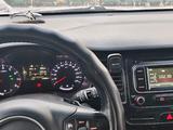 Kia Carens 2015 годаүшін7 500 000 тг. в Усть-Каменогорск – фото 3