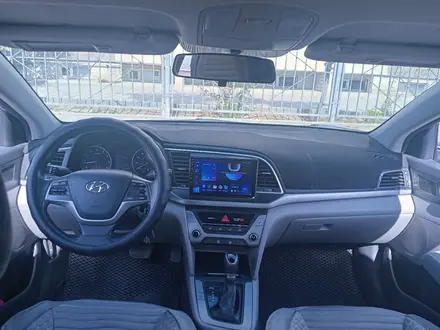 Hyundai Elantra 2017 года за 6 700 000 тг. в Актау – фото 4