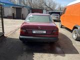 Mercedes-Benz E 260 1988 года за 760 000 тг. в Караганда – фото 5