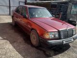 Mercedes-Benz E 260 1988 года за 760 000 тг. в Караганда – фото 2