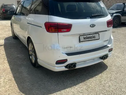 Kia Carnival 2019 года за 13 500 000 тг. в Актау – фото 2