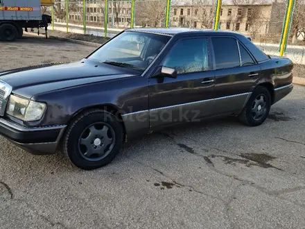 Mercedes-Benz E 260 1993 года за 1 000 000 тг. в Кызылорда – фото 2