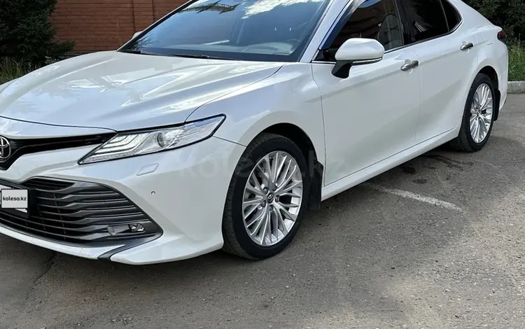 Toyota Camry 2019 года за 14 100 000 тг. в Павлодар