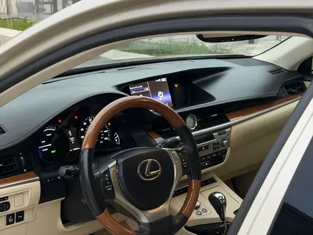 Lexus ES 300h 2015 года за 8 200 000 тг. в Атырау – фото 13