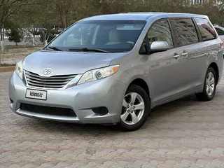 Toyota Sienna, 2010