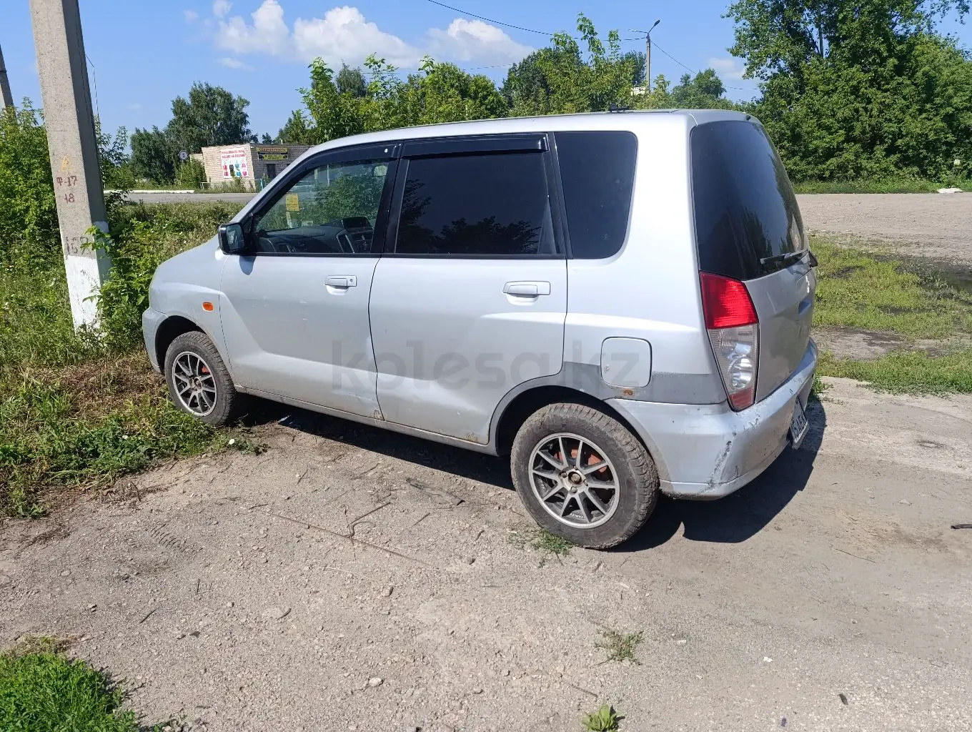 Mitsubishi Dingo, 2001