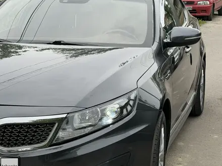 Kia K5 2011 года за 7 500 000 тг. в Алматы – фото 2