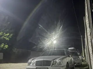 Mercedes-Benz E 320
