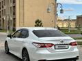 Toyota Camry 2021 года за 14 900 000 тг. в Туркестан – фото 6