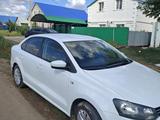 Volkswagen Polo 2015 года за 4 600 000 тг. в Уральск – фото 2