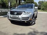 Volkswagen Touareg 2004 года за 5 200 000 тг. в Алматы – фото 2