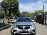 Volkswagen Touareg 2004 года за 5 200 000 тг. в Алматы – фото 3