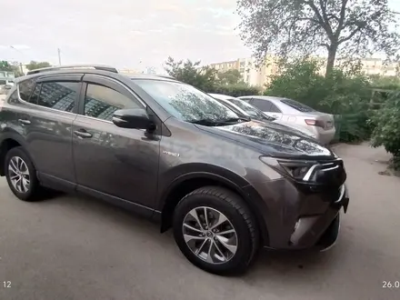 Toyota RAV4 2017 года за 9 900 000 тг. в Актау – фото 2