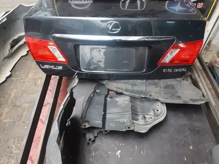 Крышка багажника на Lexus ES 350 за 111 111 тг. в Алматы