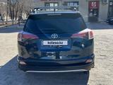 Toyota RAV4 2017 года за 12 500 000 тг. в Атырау – фото 2