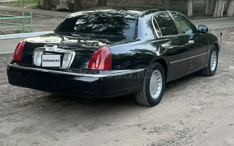 Lincoln Town Car 1999 года за 3 300 000 тг. в Павлодар