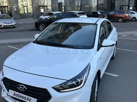 Hyundai Accent 2017 года за 6 500 000 тг. в Астана – фото 2