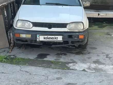 Volkswagen Golf 1995 года за 700 000 тг. в Алматы