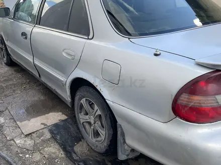 Hyundai Sonata 1998 года за 800 000 тг. в Караганда – фото 4