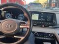 Hyundai Elantra 2022 года за 9 300 000 тг. в Актобе – фото 13