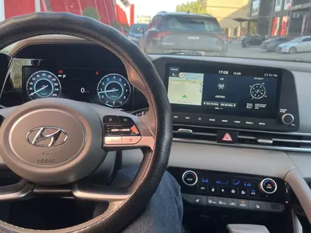 Hyundai Elantra 2022 года за 9 300 000 тг. в Актобе – фото 13