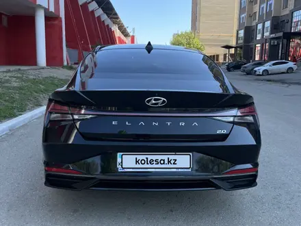 Hyundai Elantra 2022 года за 9 300 000 тг. в Актобе – фото 2