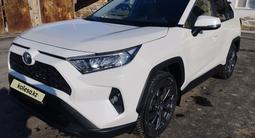 Toyota RAV4 2022 года за 17 800 000 тг. в Атырау