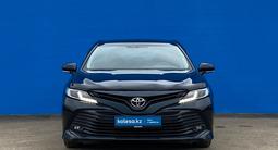 Toyota Camry 2018 года за 11 670 000 тг. в Алматы – фото 2