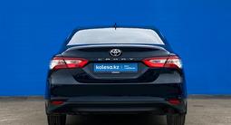 Toyota Camry 2018 года за 11 970 000 тг. в Алматы – фото 4