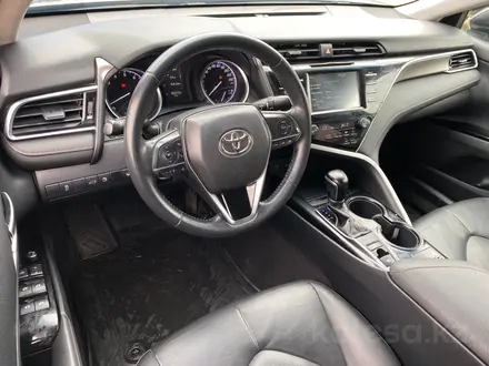 Toyota Camry 2018 года за 11 670 000 тг. в Алматы – фото 8