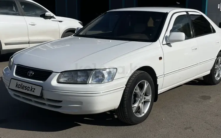 Toyota Camry 2000 года за 3 200 000 тг. в Астана