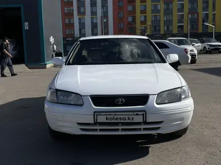 Toyota Camry 2000 года за 3 200 000 тг. в Астана – фото 26