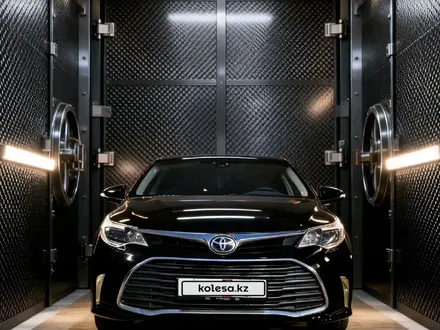 Toyota Avalon 2016 года за 8 000 000 тг. в Атырау