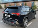 Toyota RAV4 2021 года за 20 000 000 тг. в Астана – фото 4