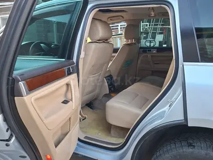 Volkswagen Touareg 2005 года за 4 300 000 тг. в Алматы – фото 11