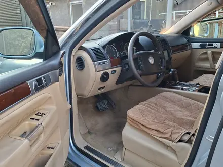 Volkswagen Touareg 2005 года за 4 300 000 тг. в Алматы – фото 13