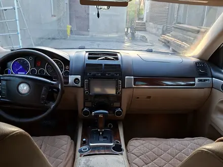 Volkswagen Touareg 2005 года за 4 300 000 тг. в Алматы – фото 8