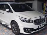 Kia Carnival 2017 года за 11 500 000 тг. в Алматы – фото 2