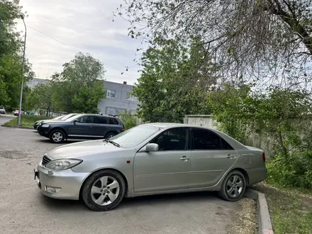 Toyota Camry 2003 года за 3 200 000 тг. в Актобе – фото 3