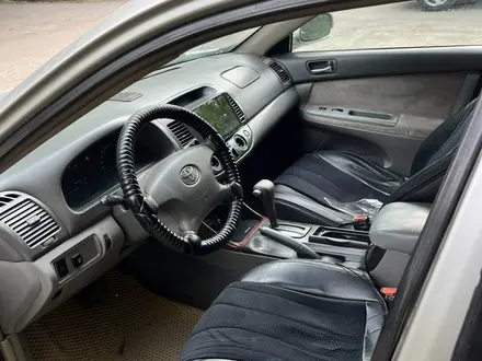 Toyota Camry 2003 года за 3 200 000 тг. в Актобе – фото 5