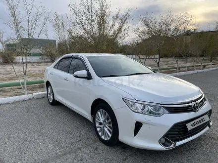 Toyota Camry 2015 года за 12 700 000 тг. в Байконыр – фото 2