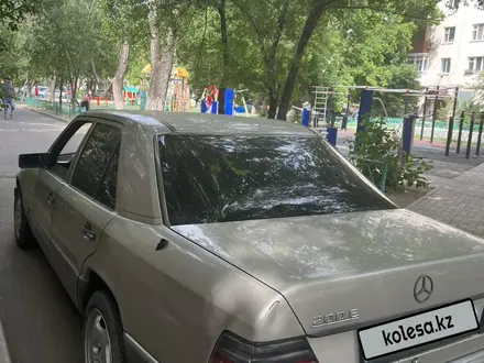 Mercedes-Benz E 200 1991 года за 1 000 000 тг. в Астана – фото 9