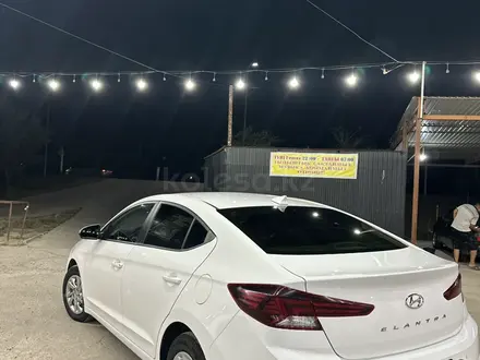 Hyundai Elantra 2019 года за 8 400 000 тг. в Шымкент – фото 3