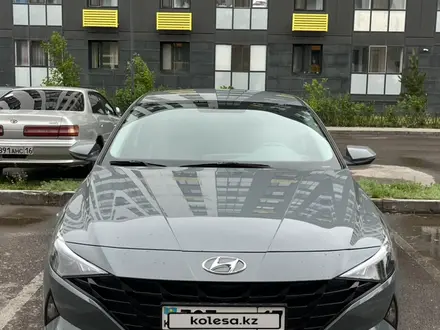 Hyundai Elantra 2022 года за 9 800 000 тг. в Астана – фото 2