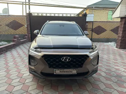 Hyundai Santa Fe 2019 года за 13 700 000 тг. в Алматы