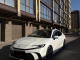 Toyota Camry 2024 года за 15 800 000 тг. в Уральск – фото 2