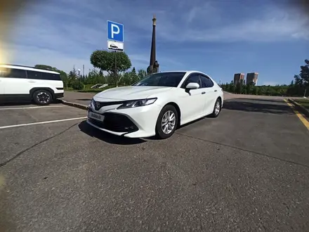 Toyota Camry 2018 года за 10 700 000 тг. в Астана – фото 2
