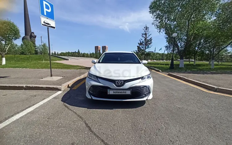 Toyota Camry 2018 года за 10 700 000 тг. в Астана
